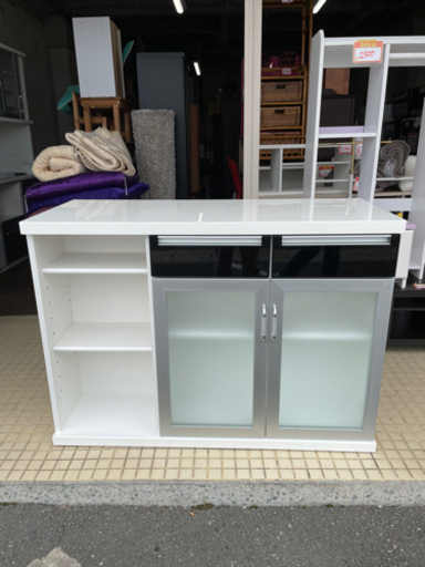 美品オシャレ✨カウンターテーブル❗️カウンターキッチン❗️食器棚❗️キッチンボード❗️白を基調にオシャレなデザインです✨