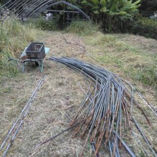 商談中ビニールハウス用の鉄パイプの画像