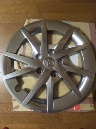 プリウスα ホイールキャップ　ハイグロス