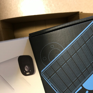 【新品未使用】【ソーラーパネル充電・完全無線】防犯ソーラーカメラ wifi 屋外 電池式 監視カメラ IP66防水 Wi-Fi バッテリーカメラ ソーラーパネル付き 省エネルギー 長時間待機 PIR人体検知センサー 双方向音声通話 300万画素 スマホ数台同時視聴 USB充電 太陽光パネル充電 ダブルアンテナ 赤外線暗視 夜間撮影 動体検知 アプリ警報 TFカード対応 ワイヤレス 角度調整可能 ソーラーパネル接続可能 完全無線 電源不要 配線不要 携帯連携 遠隔操作 バッテリー式 パネル充電2.4Gの画像