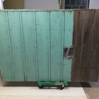 只今商談中です！アンティーク、シャビーです、大きな古いガラス戸棚の画像