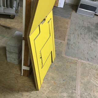 折りたたみテーブル。しっかりしています。の画像