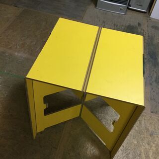折りたたみテーブル。しっかりしています。の画像