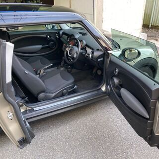 搭載期限9/22まで　BMW MINIクーパークラブマン 美車 車検Ｒ4.6まで ナビＴＶ ドラレコ Ｂカメラ ＥＴＣ 本革ステアリングの画像