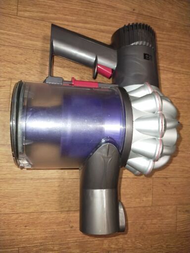 dyson v6 dc61サイクロンクリーナー コードレス本体のみです。