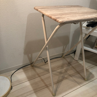 折り畳みデスクの画像