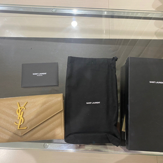 YSL 箱、巾着袋あり！小銭入れ新品！二、三回使っただけのほぼ新品の長財布です💰