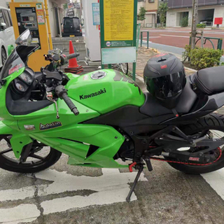 転職のため手放しカワサキ　バイク　ａｇｖヘルメットとバイクカバーが付き