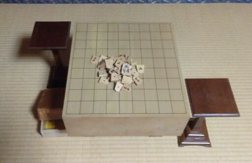 将棋盤　彫り駒付き