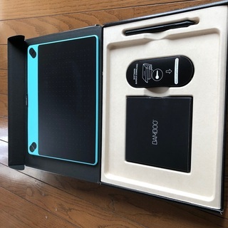 Wacom BAMBOO COMIC medium CTH-690 (ミントブルー) ペンタブレットの画像