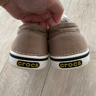 crocs スニーカー 《ベージュ》の画像