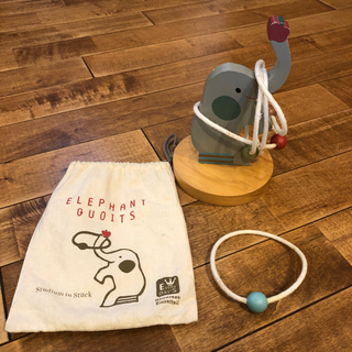木製　オモチャ　ゾウの輪投げ