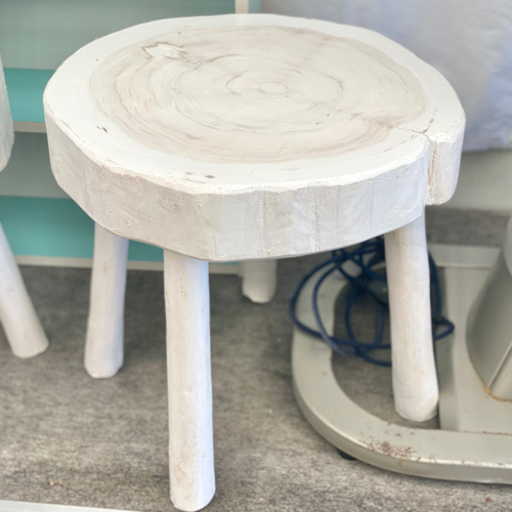 用途は様々　丸太のミニテーブル