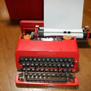 タイプライター　Olivetti vaqlentine