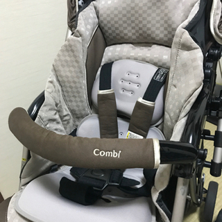 Combiベビーカー、テーブルチェアー、知育おもちゃの画像
