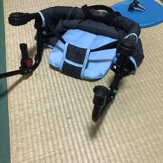 Combiベビーカー、テーブルチェアー、知育おもちゃの画像