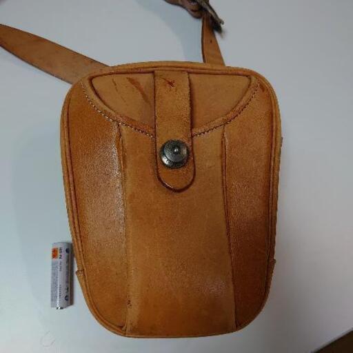 革製のショルダーバッグ