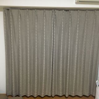 カーテン（遮光性高め）（最大幅100-110cm程度、高さ170...