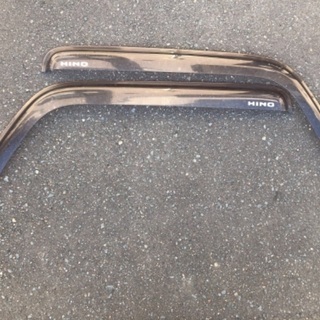 日野　デュトロサイドバイザー　純正品