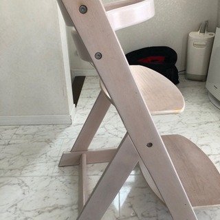 木製ベビーチェアーの画像