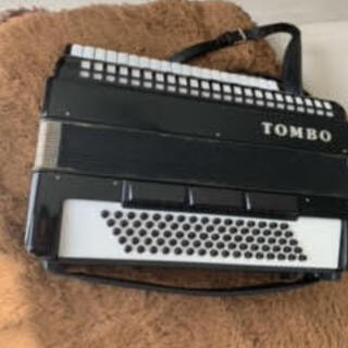 アコーディオン TOMBO 34キー80ベース5つのシェードレジスタ