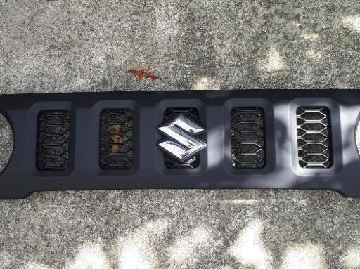 商談中SUZUKIジムニー純正フロントグリル
