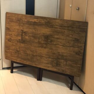 折り畳みの式デスクを差し上げます。の画像