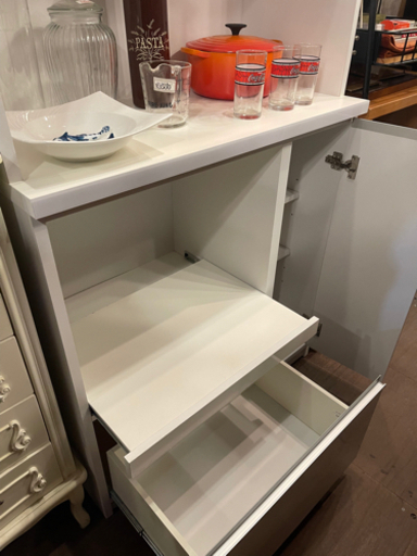 【売約済み】　食器棚　レンジボード　カップボード　検　ニトリ　NITORI エナメル　キッチン収納　収納　大容量　スライドレール
