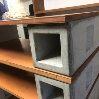 コンクリートブロックと木のシェルフ　9/29まで❗️の画像