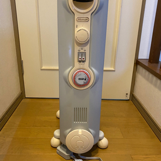 デロンギオイルヒーターJR0812美品  トップハンガー付きの画像