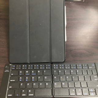 iPadケース10.2インチ　Bluetoothキーボード折り畳み式