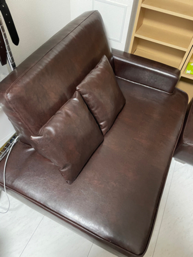 レザーソファー2〜3人掛けクッション付き　9/23まで