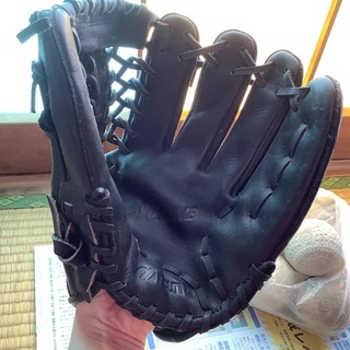 野球のグローブとボール MIZUNO