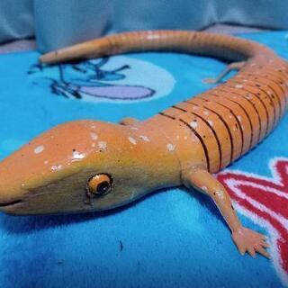 木製🦎くねくねトカゲのオモチャ🦎オレンジ