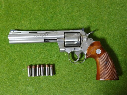 決まりました。国際製パイソンです