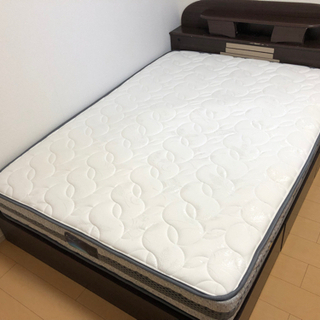 【交渉中】ダブルベッド、ベッドフレーム（下収納付き）