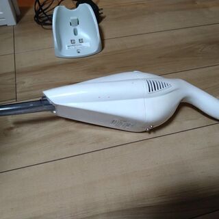 【受付け終了】中古ニトリコードレスハンディークリーナーの画像