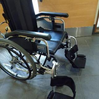 高機能 車いす 定価173,000円のものです！