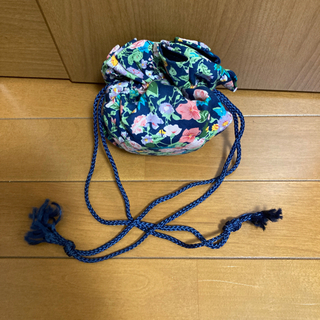 手作りのポーチ　　ポケットあり   ¥80