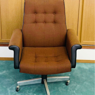 超美品　チェア 肘有り  オフィスチェア