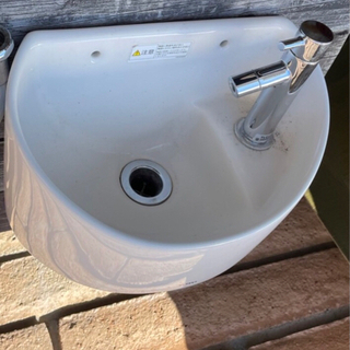 【TOTO】【手洗い器】壁掛手洗器L90DR 陶器パステルアイボリーの画像