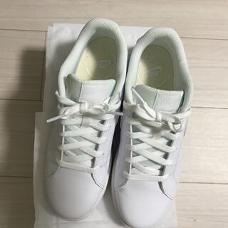 ナイキ NIKE メンズ レディース スニーカー ナイキ ウィメンズ コート ロイヤル 2 SL CW2533101 （ホワイト）の画像