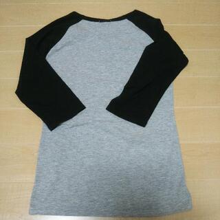 M～L  七分袖の丈長めのTシャツの画像