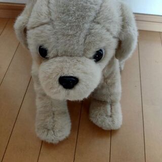 動く犬のぬいぐるみ