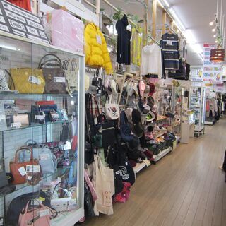 リサイクルショップ　エコパーク大府店　大型駐車場完備 − 愛知県