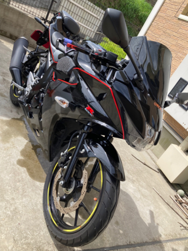なかなか反響がないので21万で最終値下げ！バッテリー新品をお渡しします！2019年式　GSX-R125 中古美品