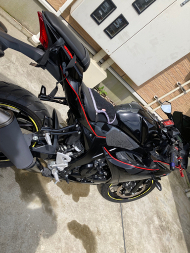 なかなか反響がないので21万で最終値下げ！バッテリー新品をお渡しします！2019年式　GSX-R125 中古美品