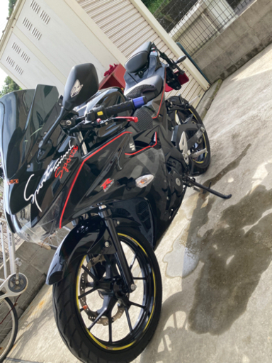 なかなか反響がないので21万で最終値下げ！バッテリー新品をお渡しします！2019年式　GSX-R125 中古美品