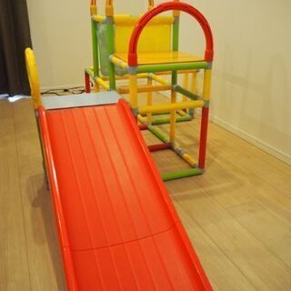 子供用のジャングルジムですの画像