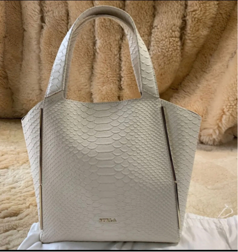 週末限定値下げ‼新品未使用品　FURLA フルラ　パイソン型押し　トートバッグ　ハンドバッグ